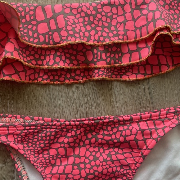 Onda de Mar Strapless Ruffle Swimsuit Worn once M - Picture 4 of 10